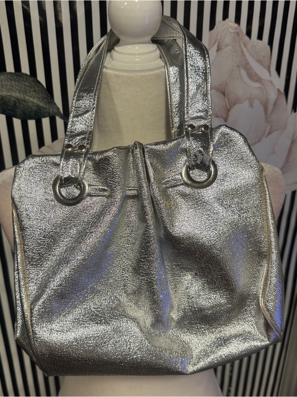 Metallic Silver HandBag - Chic Vintage Fun Everyday Bag